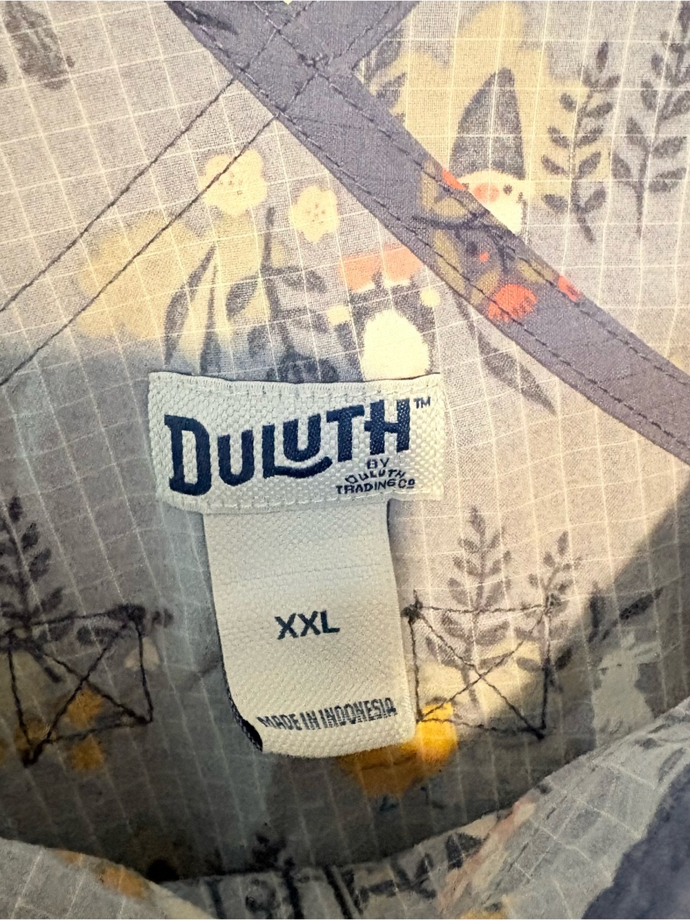Duluth heirloom gardening short overalls in garden gnome print - Picture 5 of 7